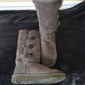 Gray Uggs